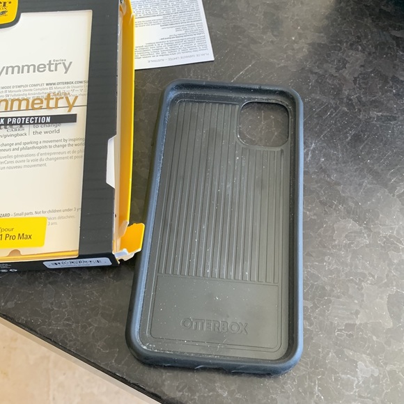 Otter box case - Picture 3 of 5